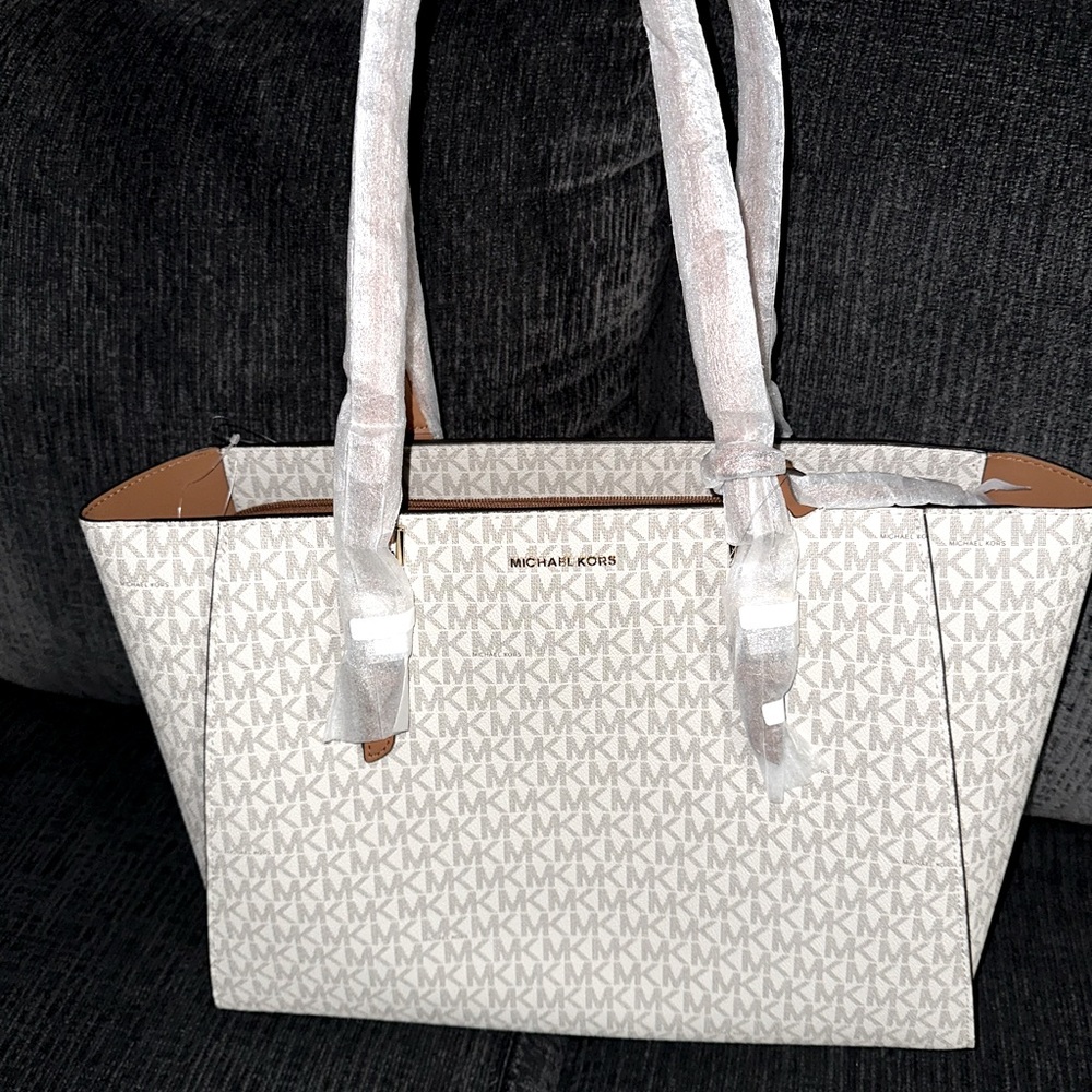 Micheal kors purse
